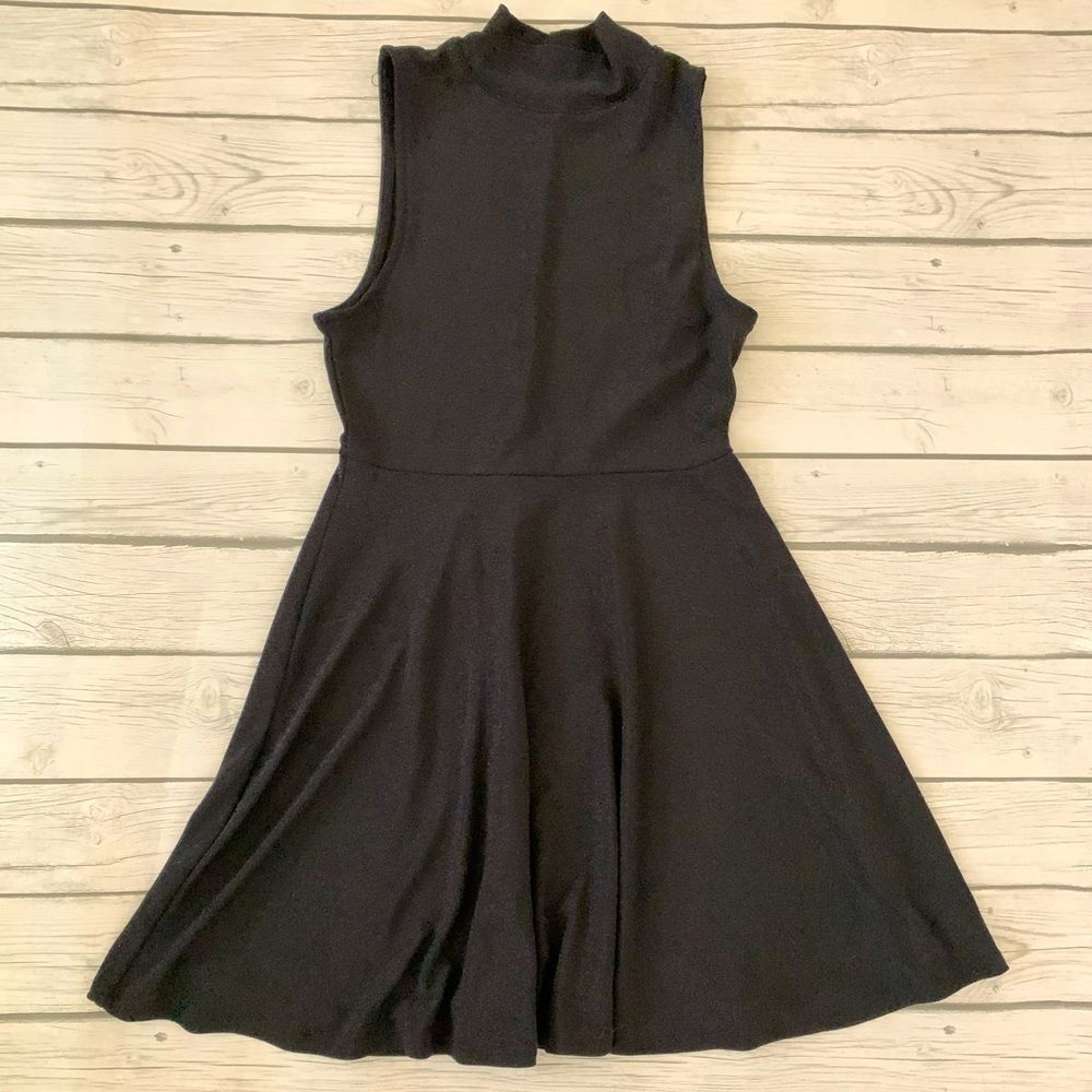 Wild Fable black sleeveless dress-small